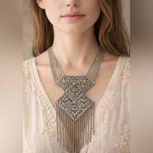 💎 011-60’s Vintage Goldette Filigree Fringe Runway Necklace